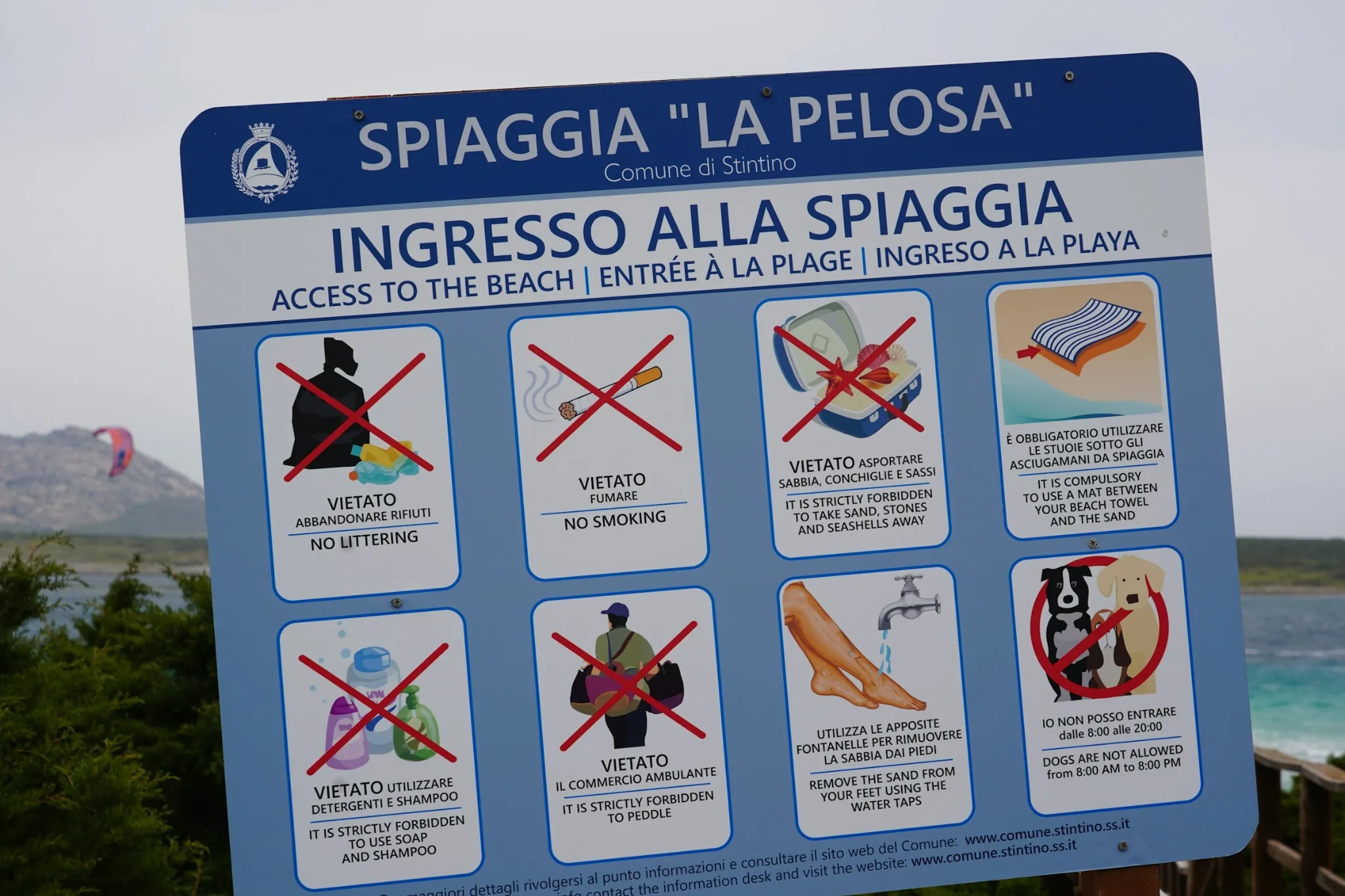 Spiaggia la Pelosa, cartellone d'accesso