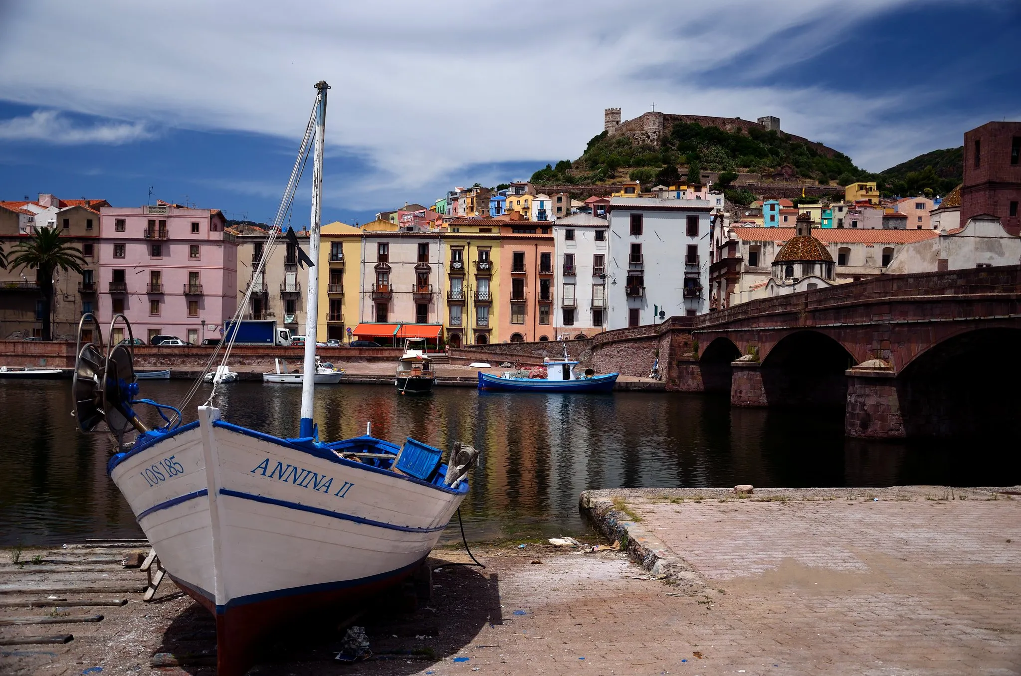 Bosa veduta dal porticciolo sul fiume