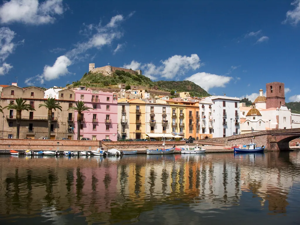 Bosa veduta dal fiume