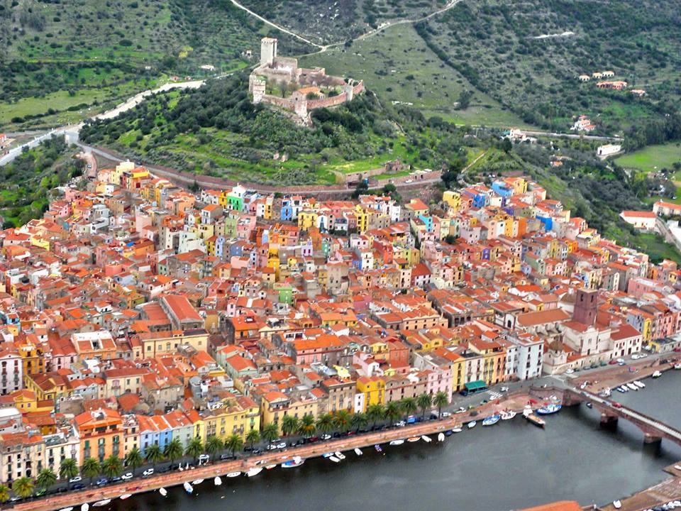 Bosa veduta dall'alto